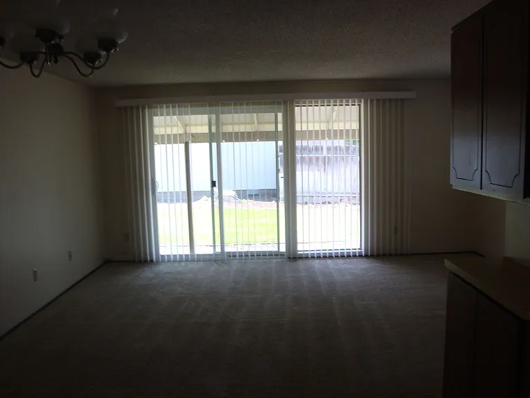 1030 A&b 1042 SW — Photo 3