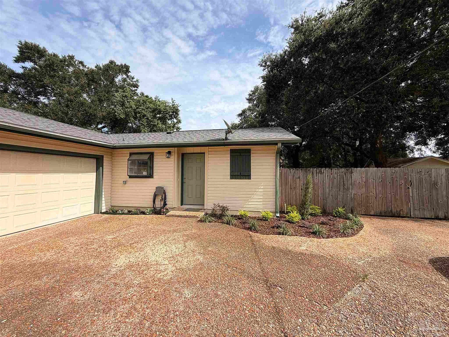 3 bed, 1388 sqft, $2,300 — Photo 1