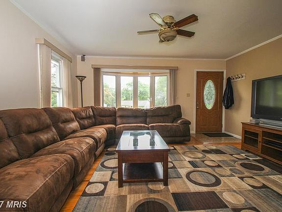 3rd image of 7110 Vellex Ln