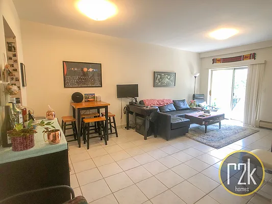 Rented by Realty 2000 Corp | media 6