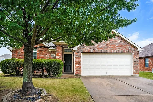 1235 Sweetwater Dr Photo 1