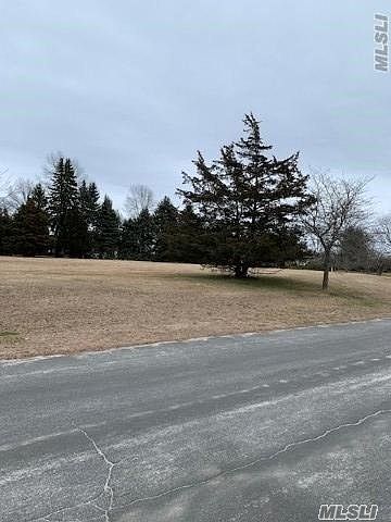 2nd image of 1815 Country Club Dr