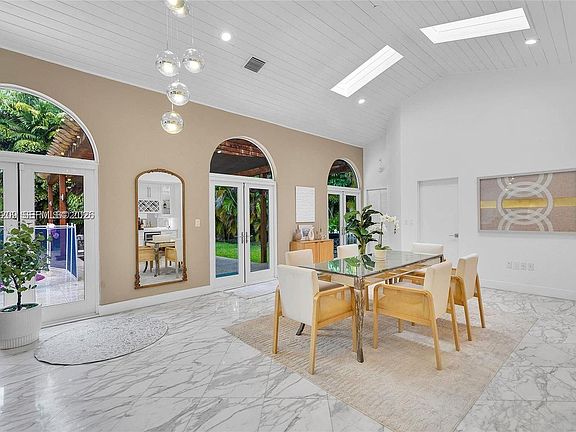 4th image of 530 Sabal Palm Rd