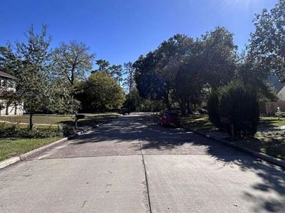 Exterior Neighborhood (street photo)