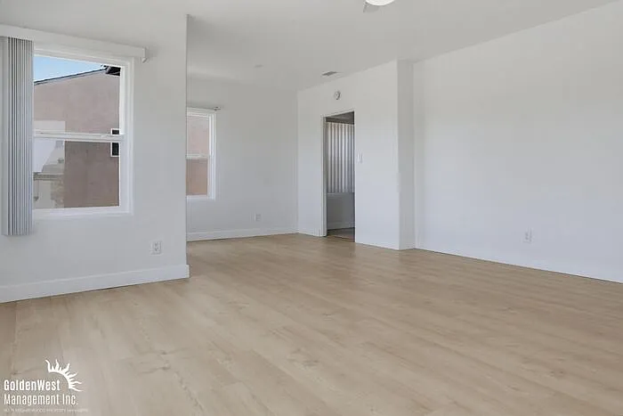 5738 Meade Ave — Photo 2