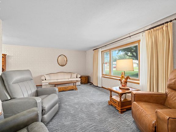 3rd image of 2823 Pease Ln