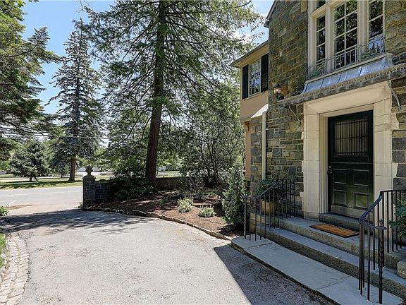 3rd image of 288 Blackstone Blvd