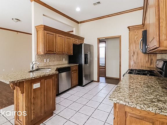 5th image of 520 SW 156th Ct