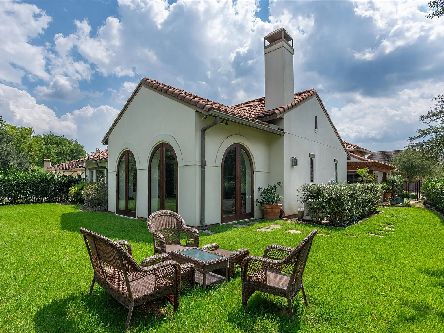 4 bed, 6.0 bath, 3853 sqft, $4,800 — Photo 3