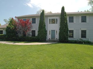 600 Quassey Ave, Lake Bluff, IL