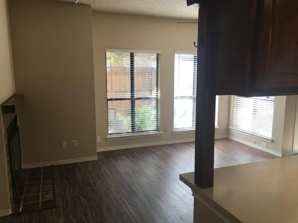 7043 Holly Hill Dr APT 11, Dallas, TX 75231