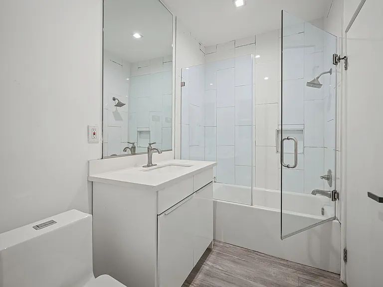 627 Brittania St — Photo 26