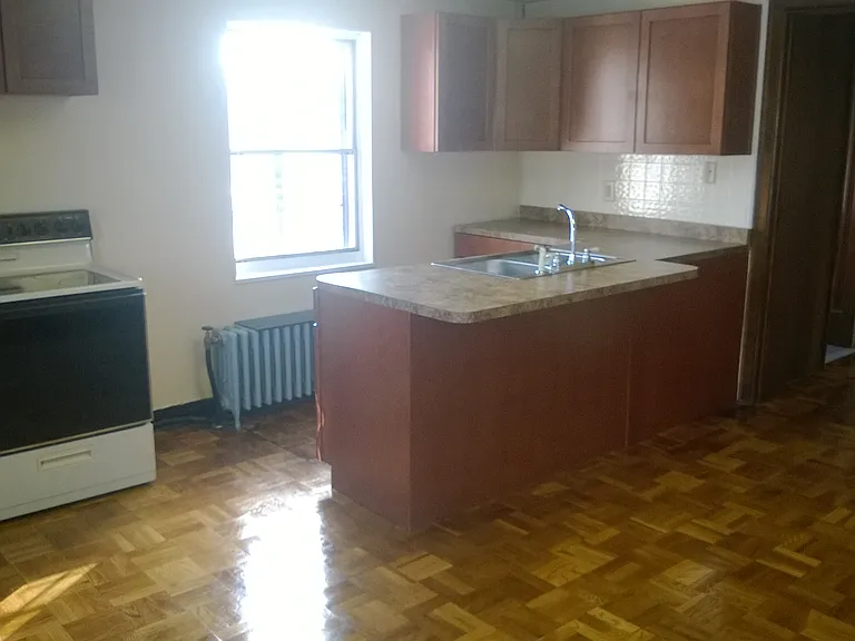 El Villa Apartments — Photo 11
