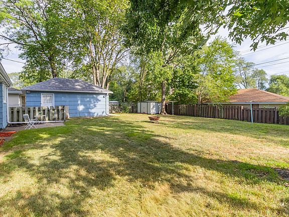 4th image of 210 67th Ave NE