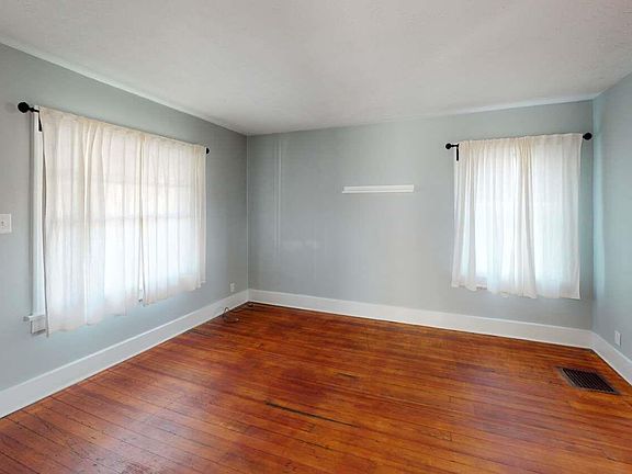 3rd image of 1213 W Gilbert St