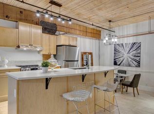 535 W 10th Ave SW #204, Calgary, AB T2R0A8