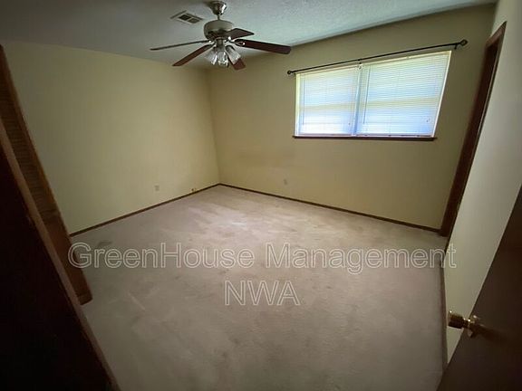 5th image of 908 SE 10th St