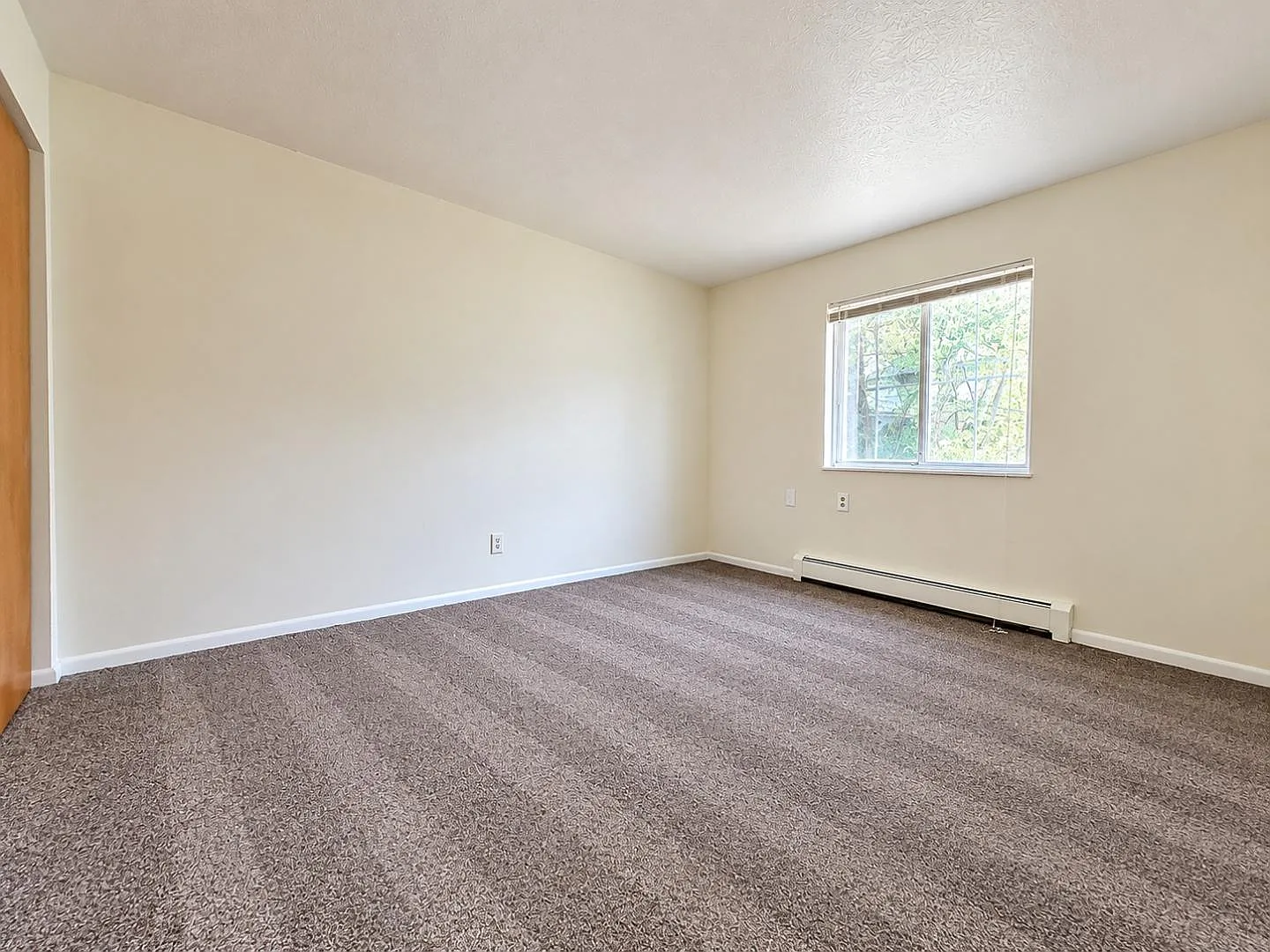 2615 Ellet Ave - 2615 Apt 15 — Photo 2