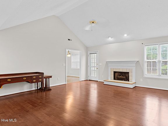 3rd image of 1205 Woodburn Court