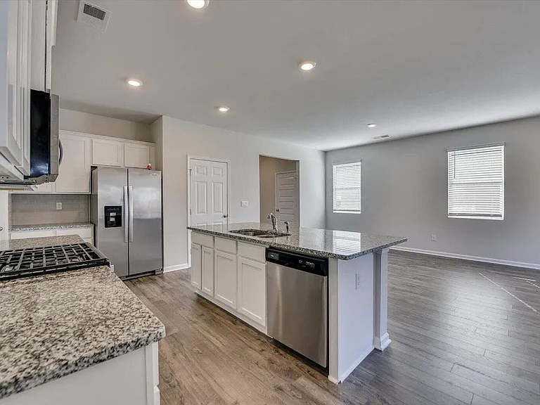 433 Whitby Ct — Photo 12