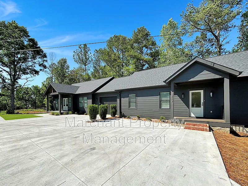 3 bed, 2.0 bath, 1359 sqft, $1,650 — Photo 3