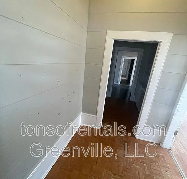 1222 N Limestone St — Photo 8