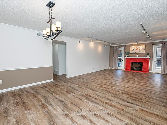 3rd image of 10367 Oxford Hill Dr APT 22