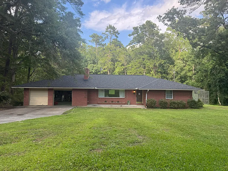 116 Springdale Cir — Photo 1