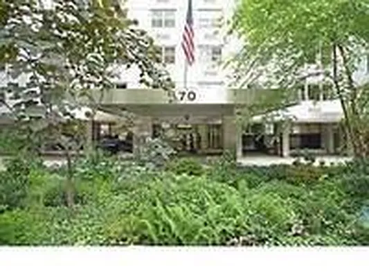 Sold by R New York | media 40