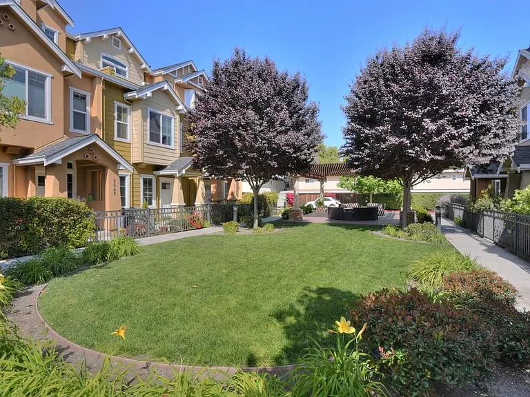 2218 Woodberry Ln — Photo 17