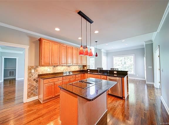 5th image of 2900 Blackburn Dr