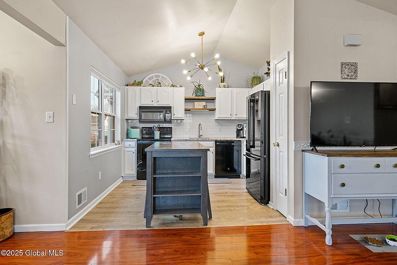 5th image of 42 Coralberry Court