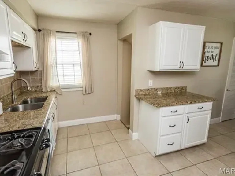 1327 Kraft St — Photo 7