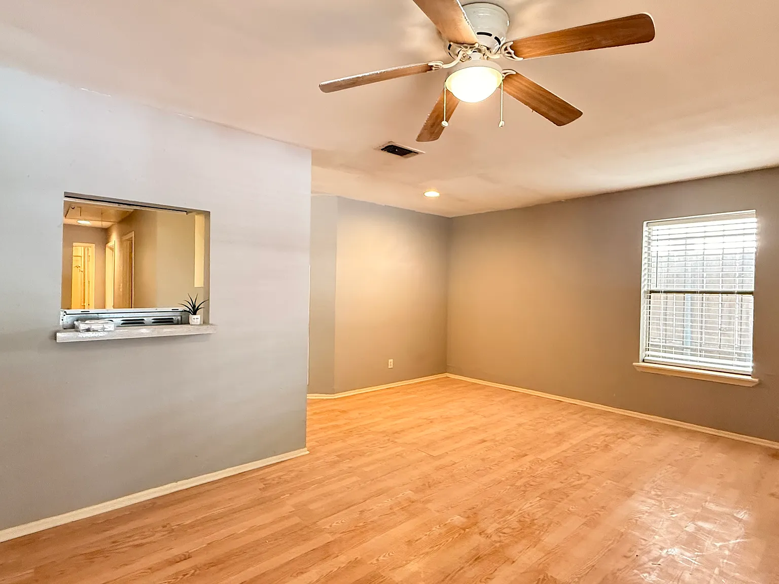 2 bed, 855 sqft, $1,900 — Photo 3