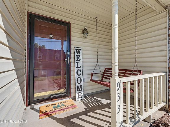 3rd image of 933 Bradley Bell Dr