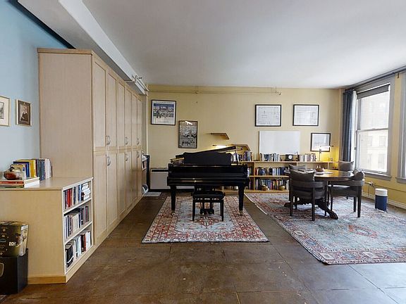 2nd image of 215 W 7th St APT 407