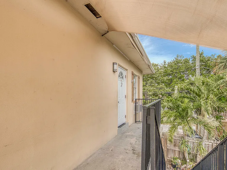 216 Ocean Breeze Lake #UPSTAIRS — Photo 11
