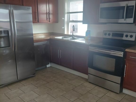 5th image of 3226 N Sacramento Ave APT 3F