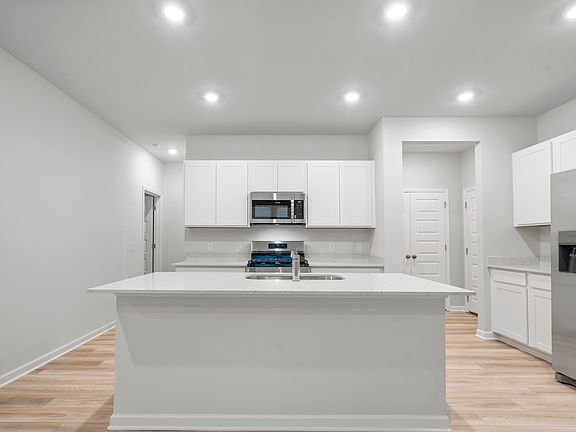Gorgeous quartz counter tops.