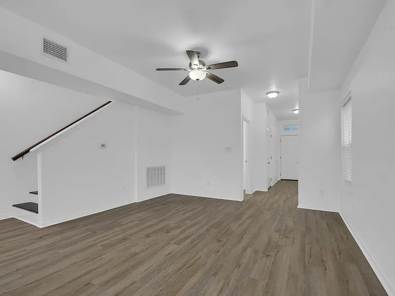1004 E Fannin St #1006 — Photo 5
