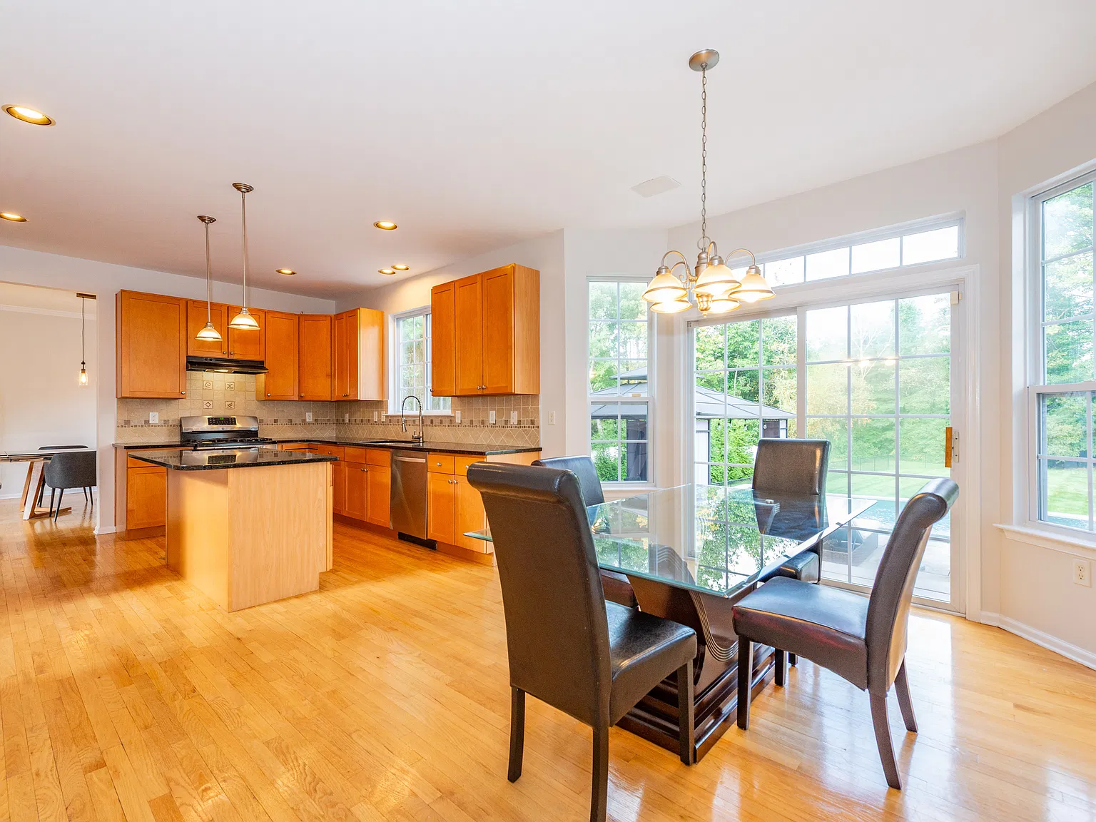 4 bed, 2639 sqft, $5,000 — Photo 4