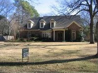 196 Colonial Rd, Memphis, TN 38117