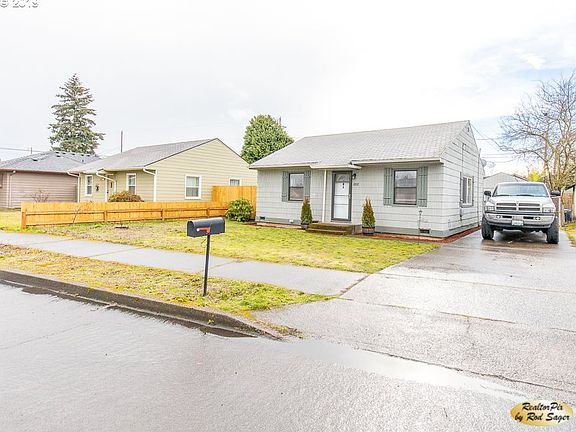 3rd image of 2807 E 26th St