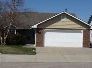 412 Kisiwa Village Rd, Hutchinson, KS 67502