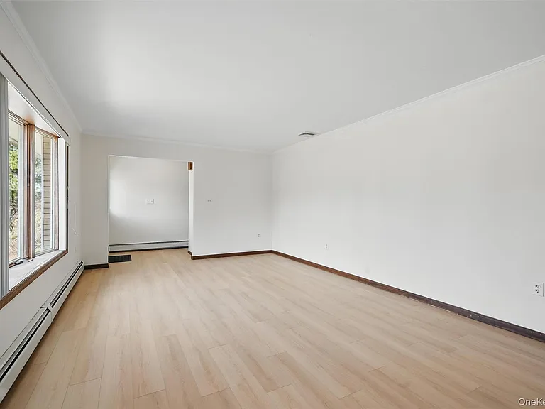 30 Shore Blvd — Photo 8