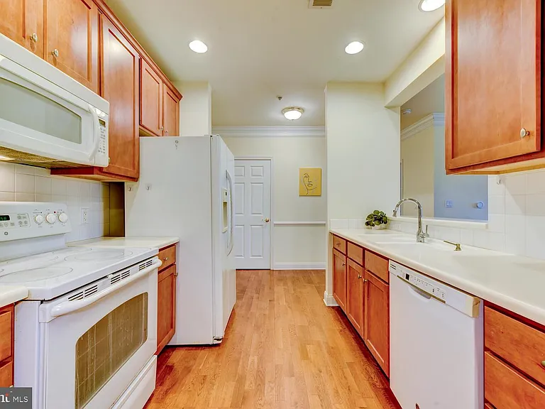 100 Middlesex Blvd #211 — Photo 16
