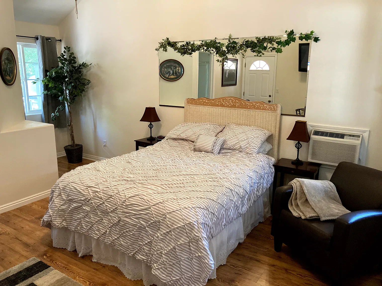 Studio, 285 sqft, $850 — Photo 2