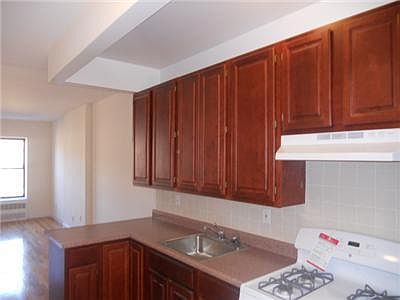 3rd image of 136 W 131st St #2