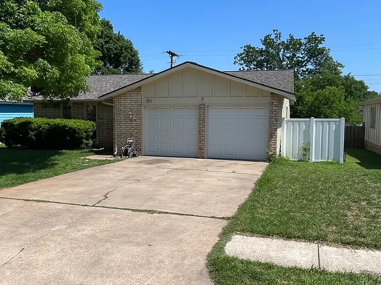 801 Cactus Dr — Photo 1