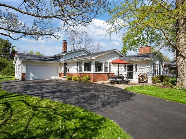 927 Holly Ct, Deerfield, IL 60015